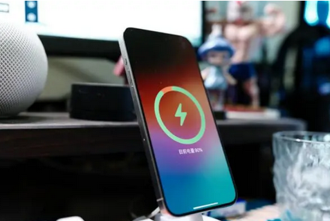甘南苹果15换屏服务分享用什么充电器给iPhone15充电更好 